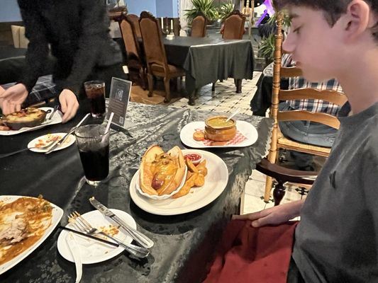 Pirate’s Paradise Grub N Grog by null