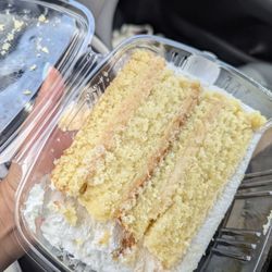Made by Raquel - Dominican cake slice with caramel con leche filling