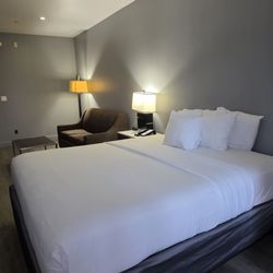 BLVD Hotel & Studios - King bed