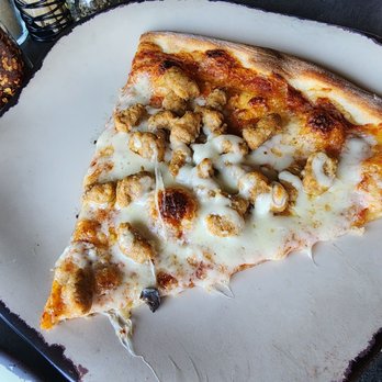 Slyce Madeira Beach - Thin crust sausage pizza at Slyce. - Pizza Near Me - Madeira Beach, Florida Slyce Madeira Beach - Thin crust sausage pizza at Slyce. - Pizza Near Me - Madeira Beach, Florida