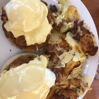 Cafe M - Crab Cake Benedict - Breakfast & Brunch Near Me - Berkeley, California