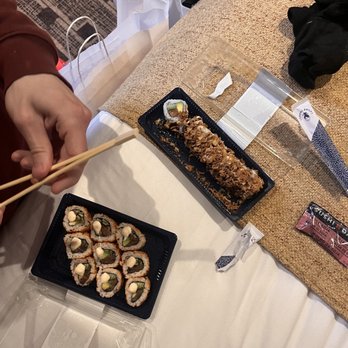 Albert Heijn - Spicy Roll & Crunchy Roll - Grocery Near Me - Amsterdam, New Hampshire