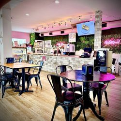 Voila Merci - Super cute French brekkie/lunch cafe & bakery la vie en rose OuiOui.