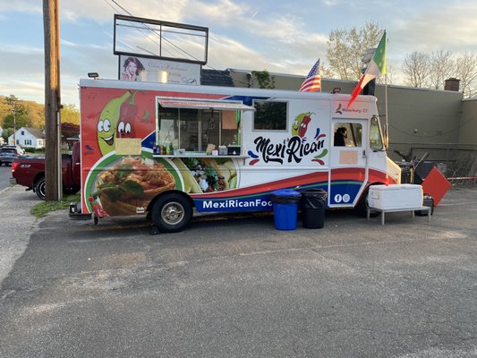 Mexirican Food Truck 1820 Baldwin St Waterbury Ct Hamburger Hot Dog Stands Mapquest