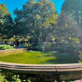 Stuyvesant Square - Fountain view - Dog Parks Near Me - New York, New York