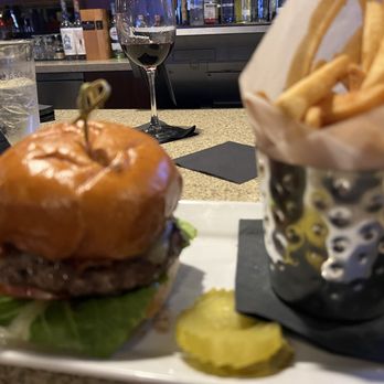 Tap and Tavern - The burgers here are boss! I enjoyed an amazing medium rare burger with - New American Near Me - Burlingame, California