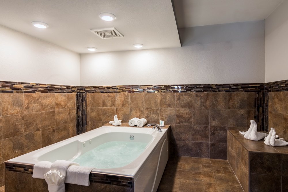 CLARION INN & SUITES RUSSELLVILLE I40 Updated July 2024 23 Photos