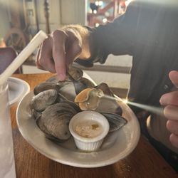 The Bull On the Barn Bayshore Crab House - Steamed clams with butter sauce