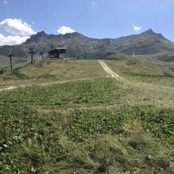 La Vache Orange - A view of the surroundings mountains from the terrace
