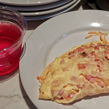 Cannery Pier Hotel & Spa - Expertly made omelettes with breakfast - Hotels Near Me - Astoria, Oregon Cannery Pier Hotel & Spa - Expertly made omelettes with breakfast - Hotels Near Me - Astoria, Oregon