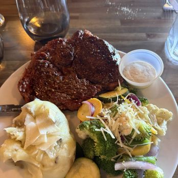 River Station - Wine Bars Near Me - Rogue River, Oregon