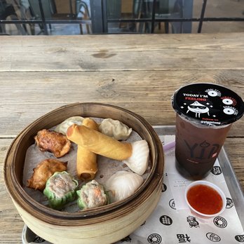 Yip - Wynwood - Sampler and passion fruit tea - Dim Sum Near Me - Miami, Florida
