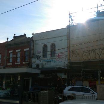 61 on High Northcote - Outside - Cocktail Bars Near Me - Northcote, VIC