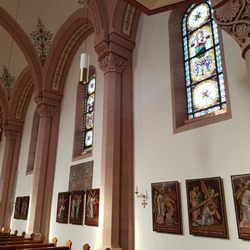 Stadtpfarrkirche St. Venantius - Fenster und Gemälde