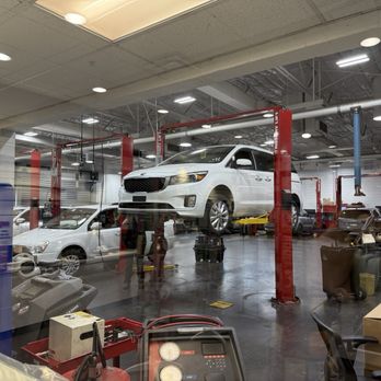 Horne Kia - Service Bay viewing window, our Telluride getting some love far left! - Car Dealers Near Me - Gilbert, Arizona
