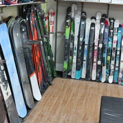 Scotties Skiis & Boards