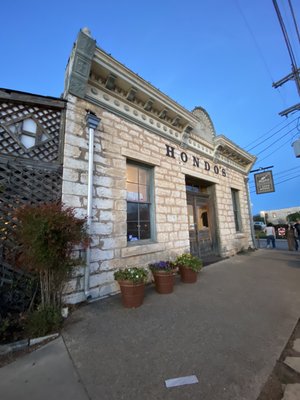Hondo's On Main by null