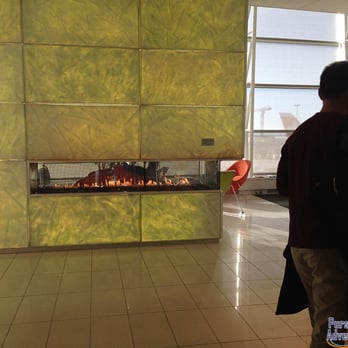 Salon Feuille d'Érable - Air Canada Maple Leaf Trans-border Lounge at Montreal - Airport Lounges Near Me - Dorval, Quebec