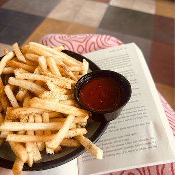 Bobby Hotel Rooftop Lounge - Fries - Cocktail Bars Near Me - Nashville, Tennessee Bobby Hotel Rooftop Lounge - Fries - Cocktail Bars Near Me - Nashville, Tennessee