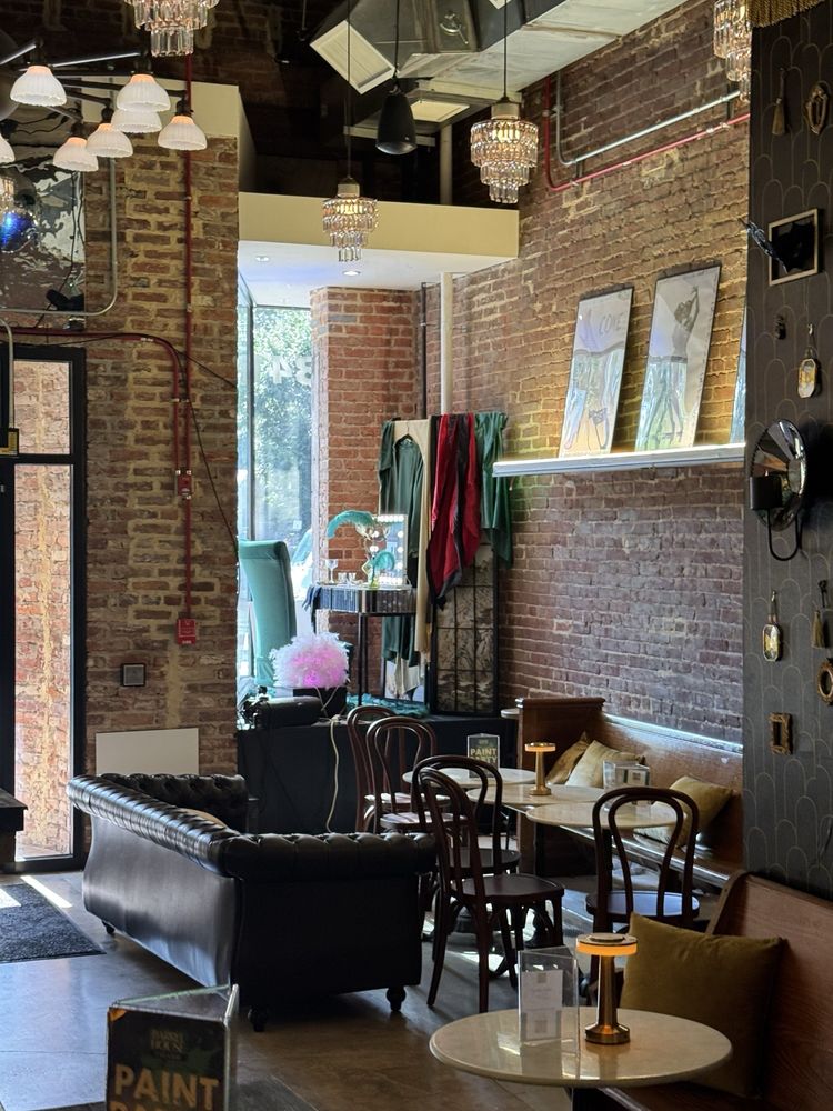 Barrel House Cafe & Bar