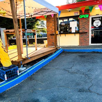 Universal Coffee - a yellow banana in front of a coffee shop - Coffee & Tea Near Me - Beaverton, Oregon