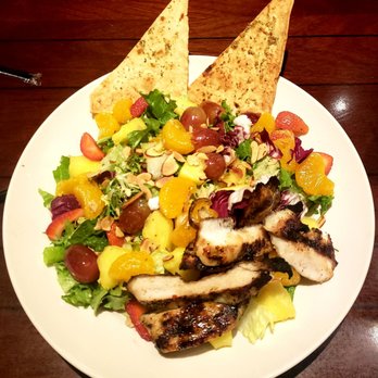 Bahama Breeze - 1'26'2019 Grlld Chckn & Trpcl Frt (Pnapple, Red Grapes, Strwbrrs,  Mandrn Oranges, Cndied Almnds) on Mxd Greens drizzld w Island Vinaigrette - Bars Near Me - Newark, Delaware