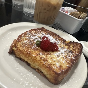 Sweet E's Cafe - Banana stuffed French toast - Cafes Near Me - Honolulu, Hawaii Sweet E's Cafe - Banana stuffed French toast - Cafes Near Me - Honolulu, Hawaii