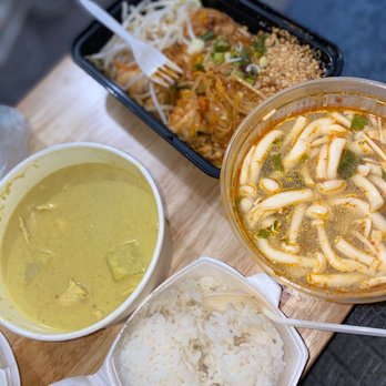 Bowl Thai - Tom yum yellow curry pad Thai - Thai Near Me - Gardena, California Bowl Thai - Tom yum yellow curry pad Thai - Thai Near Me - Gardena, California