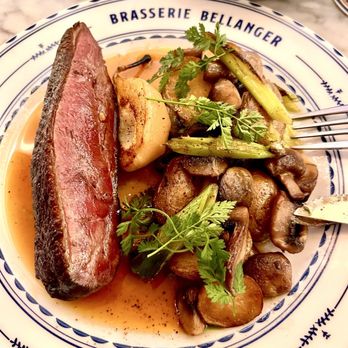 Brasserie Bellanger - MAGRET DE CANARD RÔTI ET POIRES - French Near Me - Paris, 01