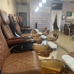 4T Nail&Spa - Pedicure chairs