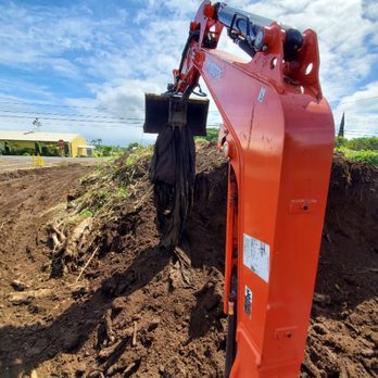 Vallecorsa and Sons - D9 SPOILS. find everything in there. make it hard for skidsteer to get a good bite. - Excavation Services Near Me - Mountain View, Hawaii
