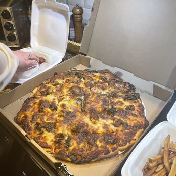 312 Pizza Company - Inedible it was so burnt - Pizza Near Me - Nashville, Tennessee