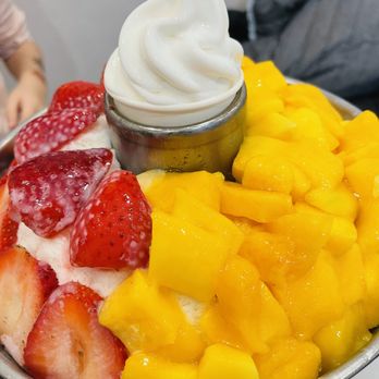 Heuk Hwa Dang - Berry mango - Desserts Near Me - New York, New York Heuk Hwa Dang - Berry mango - Desserts Near Me - New York, New York