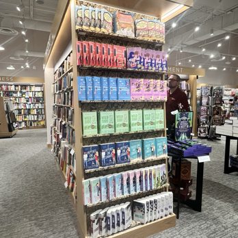 Barnes & Noble - Romance endcap - Bookstores Near Me - Doylestown, Pennsylvania