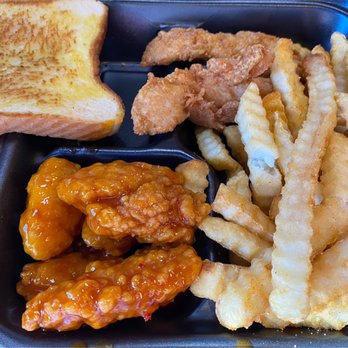 Zaxbys - Boneless Wings Regular Chicken Fingerz Platter - Chicken Wings Near Me - Houston, Texas