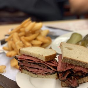 P.J. CLARKE’S - 415 Photos & 966 Reviews - American (Traditional) - 915 ...