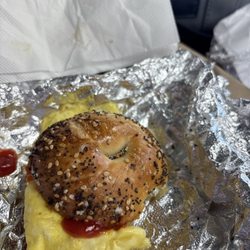 Bagelicious - Mini bagel with 1 scrambled egg