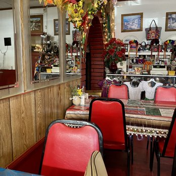 Los Reyes Restaurant - Front dining room - Mexican Near Me - Bakersfield, California Los Reyes Restaurant - Front dining room - Mexican Near Me - Bakersfield, California