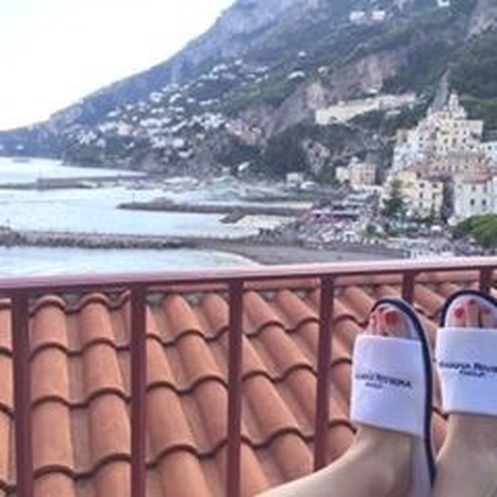 Photos from our "partial sea view" room