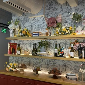 Amand - Decor - Cafes Near Me - Miami, Florida