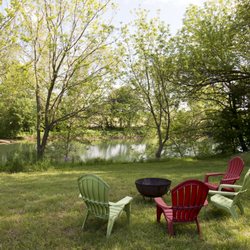 River Bluff Farm Bed and Breakfast - Relax and enjoy a fire next to the lovely, calm river.