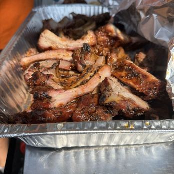 Lucky Nickel BBQ - Some fall off the bone ribs - Food Trucks Near Me - Clarksburg, Ohio