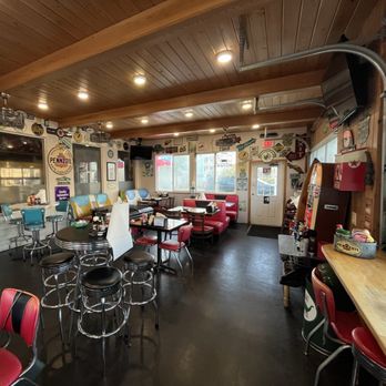 Obi's Fillin Station - Inside dining room - American Near Me - Saint Augustine, Florida