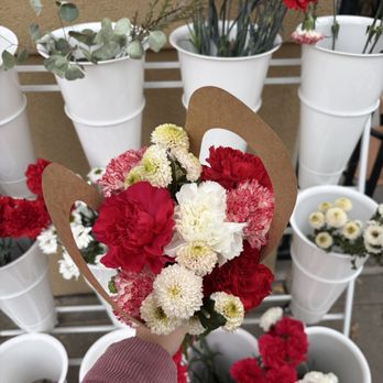 Casa Flores Cafe - Build your own bouquet ($15 for 10 stems of your choice) - Coffee & Tea Near Me - Sacramento, California