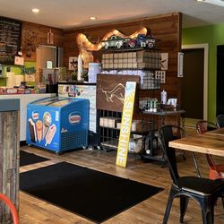 Bull Market Tampa - The cozy and engaging interior.