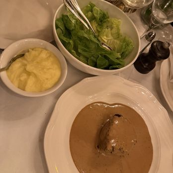 Le Gallopin - Salad, mashed potatoes, steak - Brasseries Near Me - Paris, 75 Le Gallopin - Salad, mashed potatoes, steak - Brasseries Near Me - Paris, 75