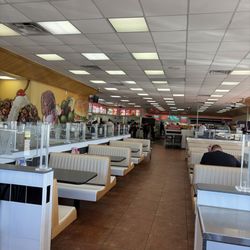 Braum's Ice Cream & Dairy Stores - Dining room