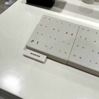 Mejuri Ossington - Jewelry Near Me - Toronto, Ontario