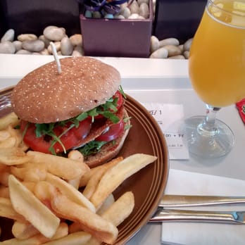 Henry's Deli - Burgers Near Me - Munich, BY