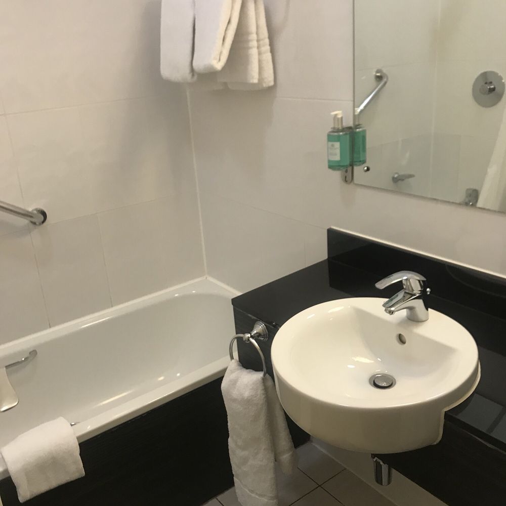 Jurys Inn Galway - Hotels Near Me - Galway, G Jurys Inn Galway - Hotels Near Me - Galway, G